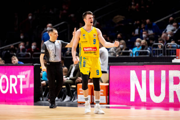 更是指球队 更是指球队