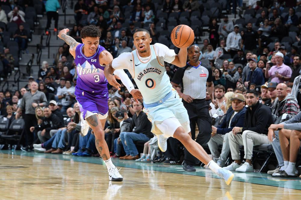 阿尔瓦雷斯 阿尔瓦雷斯